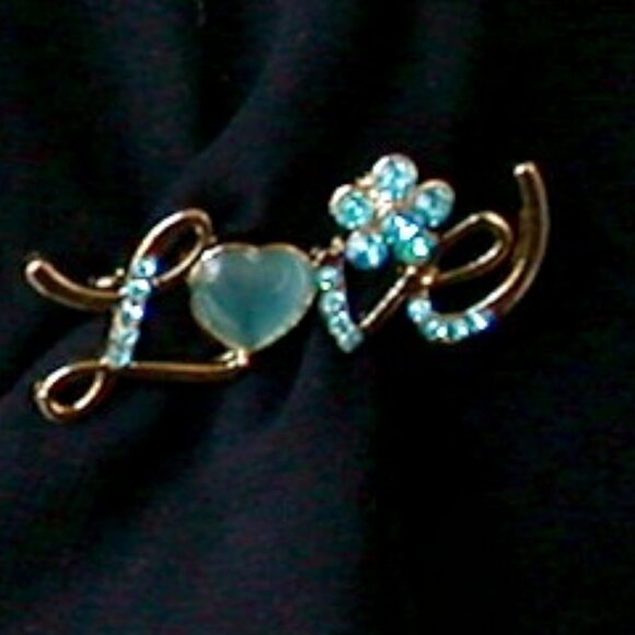LOVE Hijab Pin Blue - Picture 1 of 2